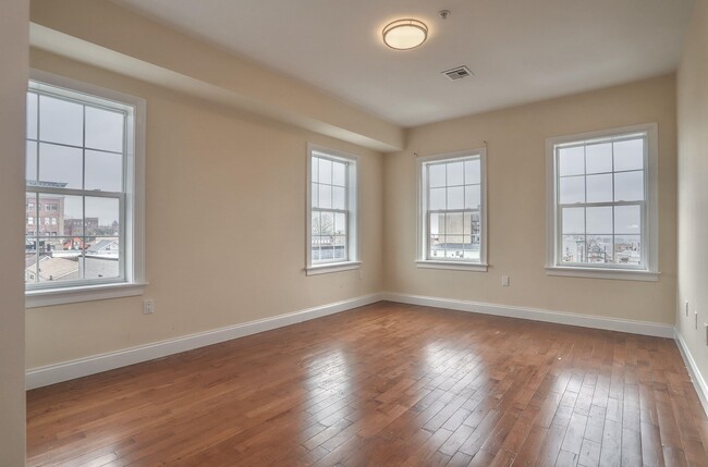 Building Photo - 4401 BERGENLINE Ave
