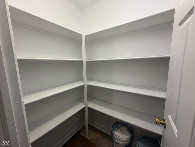 Building Photo - 4930 Elliott Ave