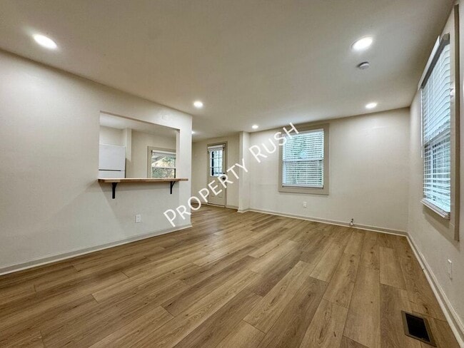 Building Photo - 975 Beason Dr