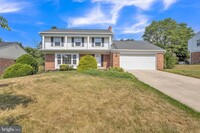 Building Photo - IMMACULATE UPDATED COLONIAL IN FOX HILLS.