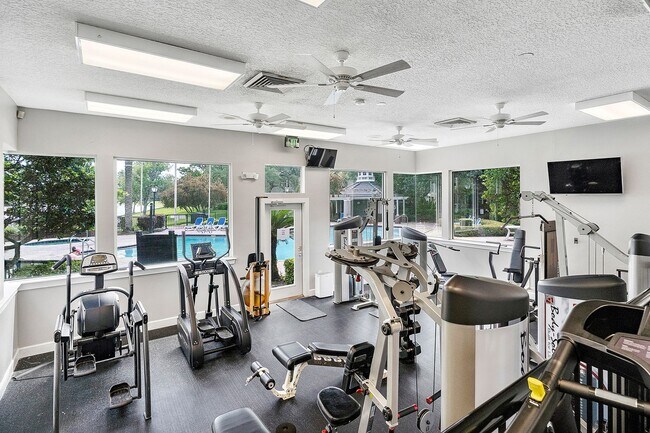 Building Photo - 3 bedroom/ 2 bathroom condo next to St Johns Town Center