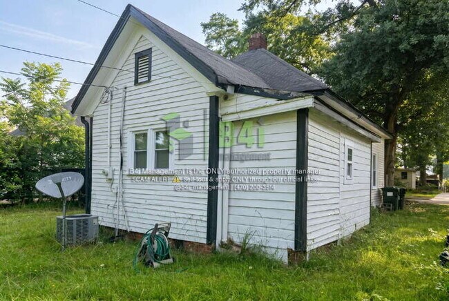 Building Photo - 108 International St