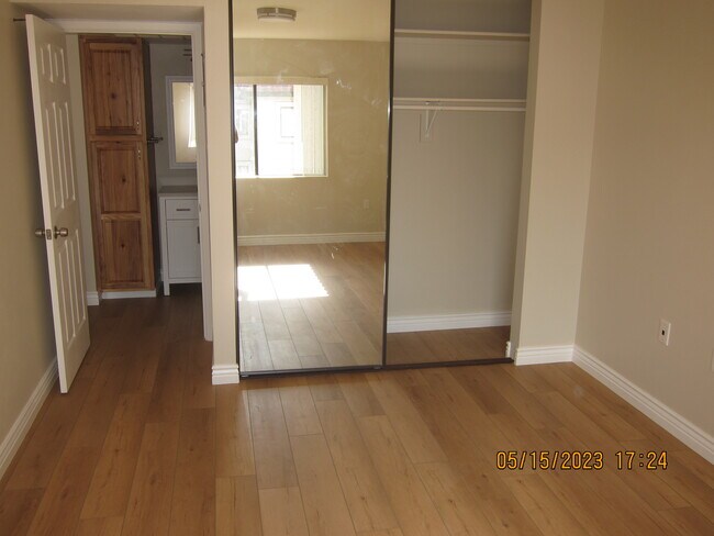 Building Photo - 3033 E Devonshire Ave