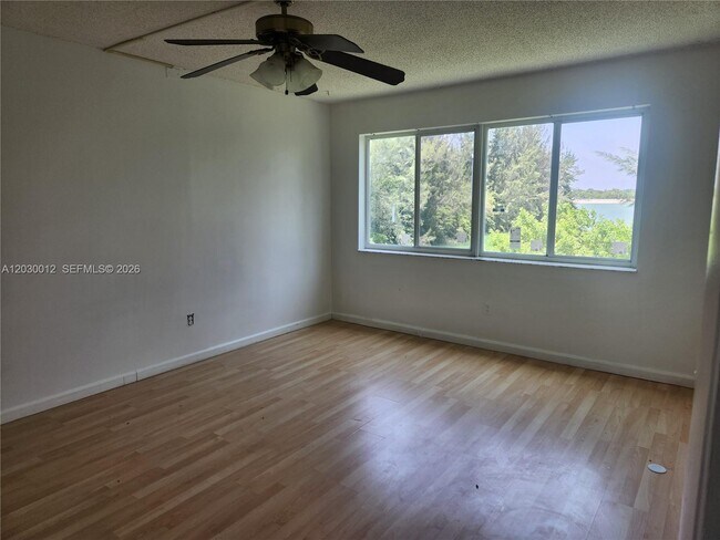 Building Photo - 14820 Naranja Lakes Blvd