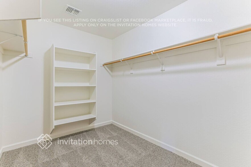 Building Photo - 1375 S Moccasin Trail