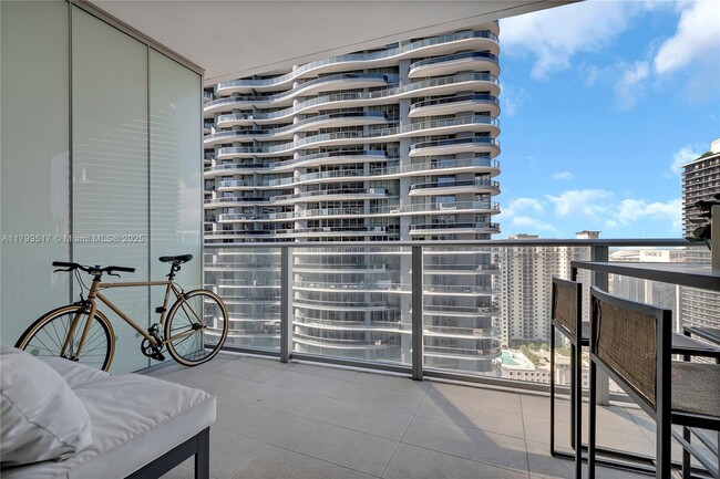 Building Photo - 1010 Brickell Ave