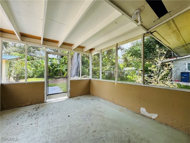 Building Photo - 311 Royal Palm Park Rd