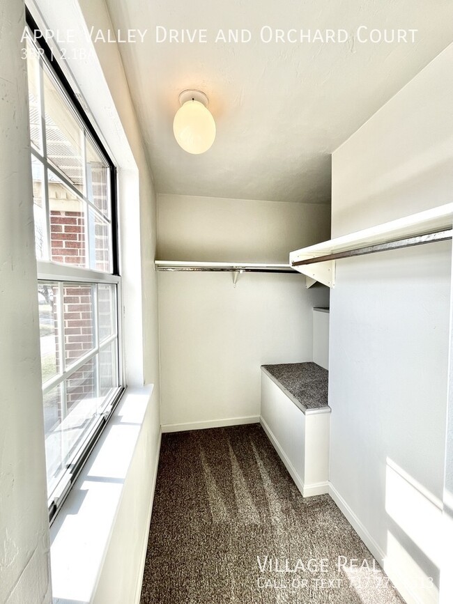 Building Photo - 910 Apple Valley Dr