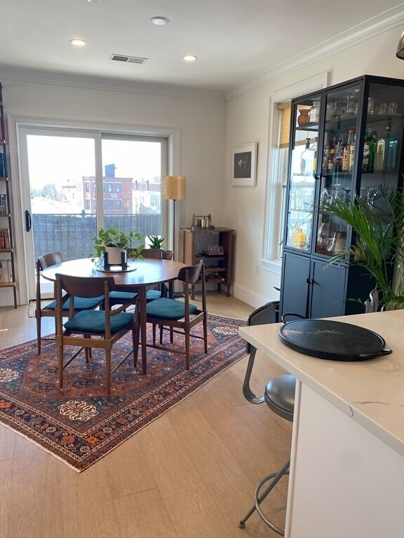 Building Photo - 163 Leyden St