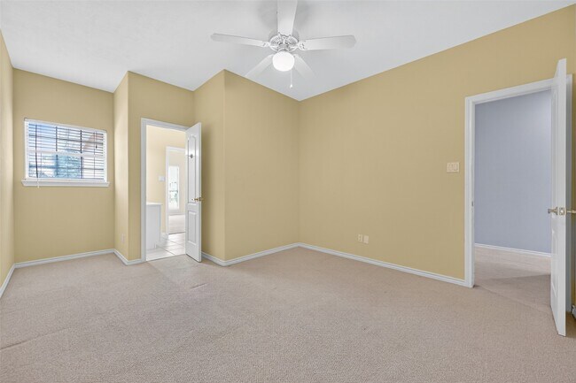 Building Photo - 16 Regency Point