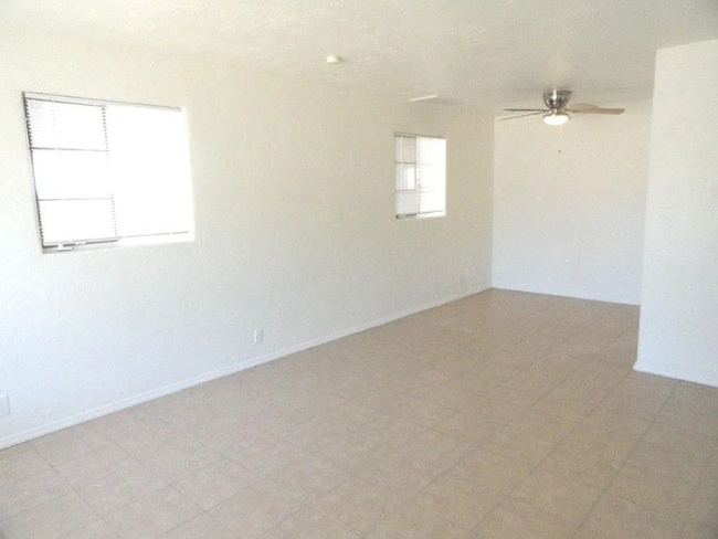 Building Photo - 2612 E Alta Vista Rd