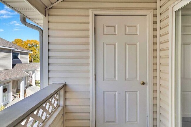 Building Photo - Modern 2-Bedroom, 2-Bath Condo in Grand Junction