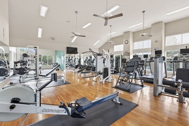 Building Photo - Spacious Upgraded Lower Level Condo in Marina Bay HOA....