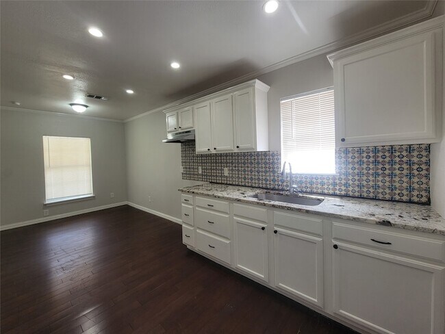 Building Photo - 1225 Blalock Ave