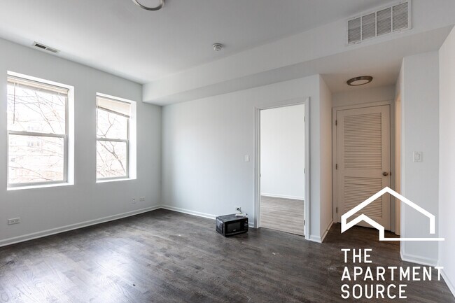 Building Photo - 5054 N Winthrop Ave