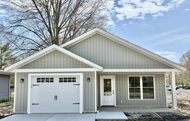 Building Photo - 209 Madison St