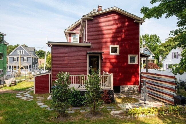 Building Photo - 74 Oakland St