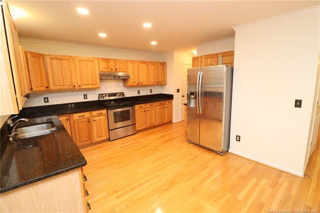 Building Photo - 2114 Frissell Ave