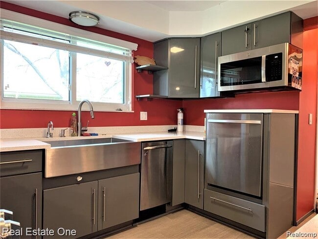 Building Photo - 5051 Falmouth Dr