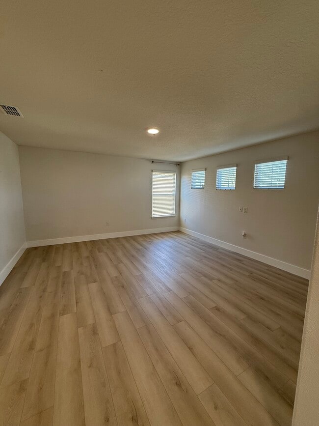 Building Photo - 5380 Oakbourne Ave