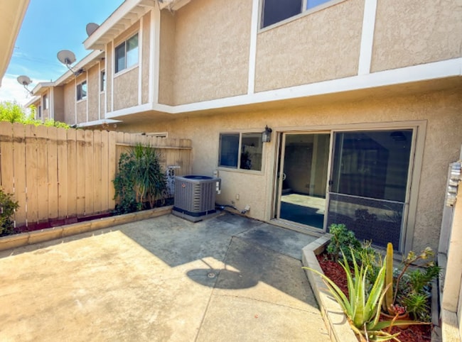 Building Photo - 15224 Shadybend Dr