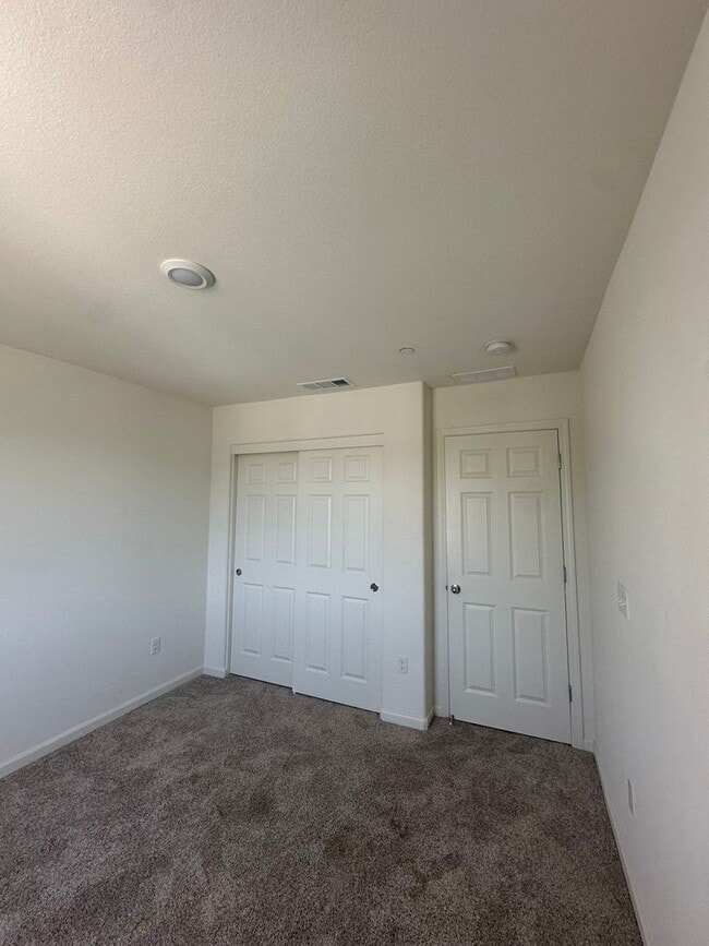 Building Photo - Beautiful newer home in a gated community