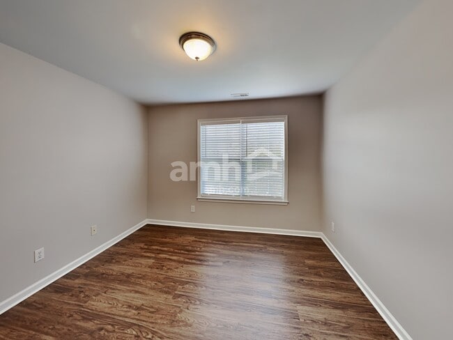 Building Photo - 912 Pristine Ln