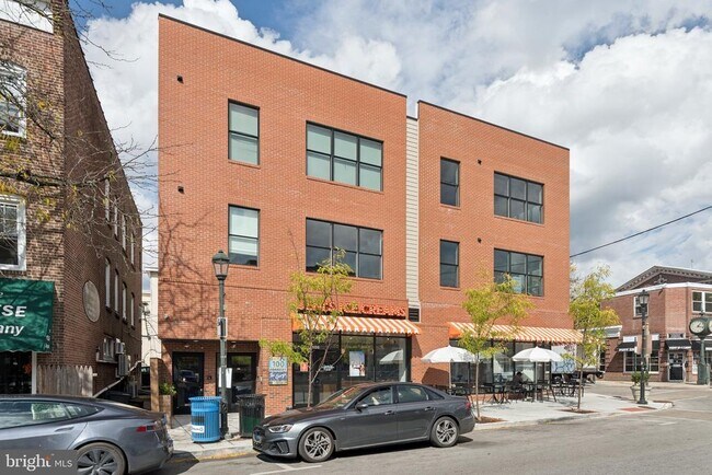 Building Photo - 100 Forrest Ave