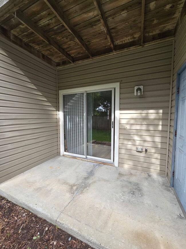 Building Photo - HAMPTON PLACE - First Floor condo near Pin...