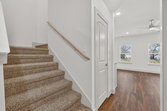 Building Photo - 502 E Kimball St