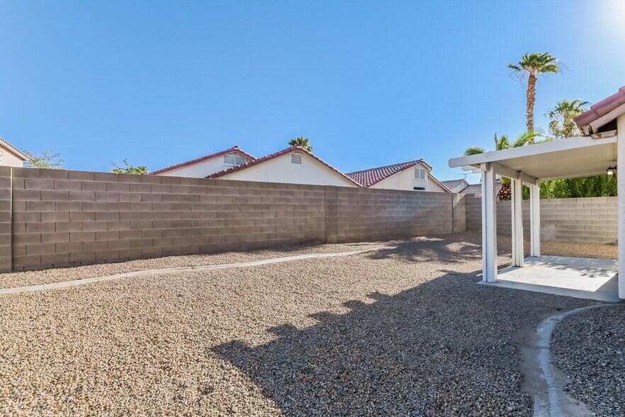 Building Photo - 995 River Walk Ct