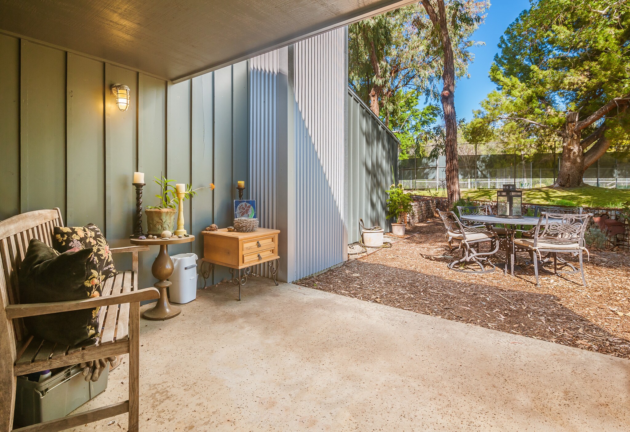 patio/w fenced yard - 23501 Ave La Caza