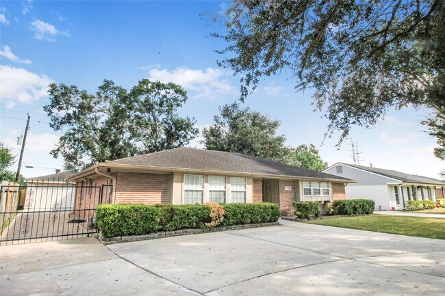 Building Photo - 5738 Willowbend Blvd