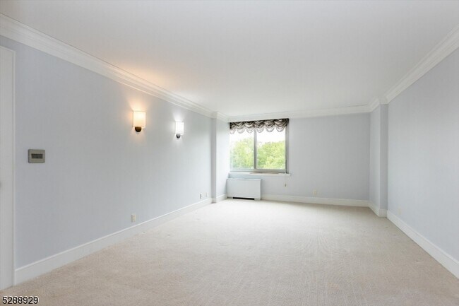 Building Photo - 1 Claridge Dr