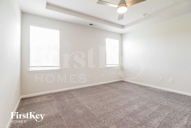 Building Photo - 811 Birchcrest Wy