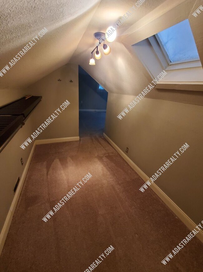 Building Photo - 4521 Fairmount Ave