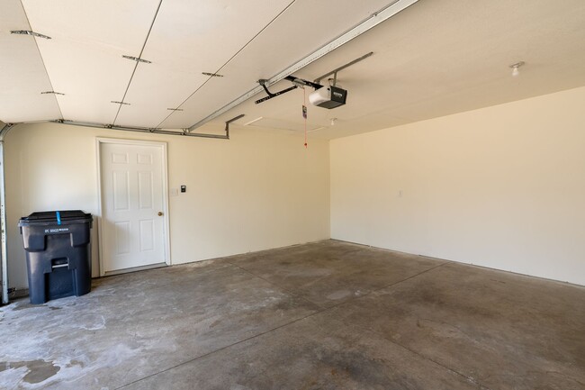 Building Photo - 1704-1706-1706 Juniper Dr