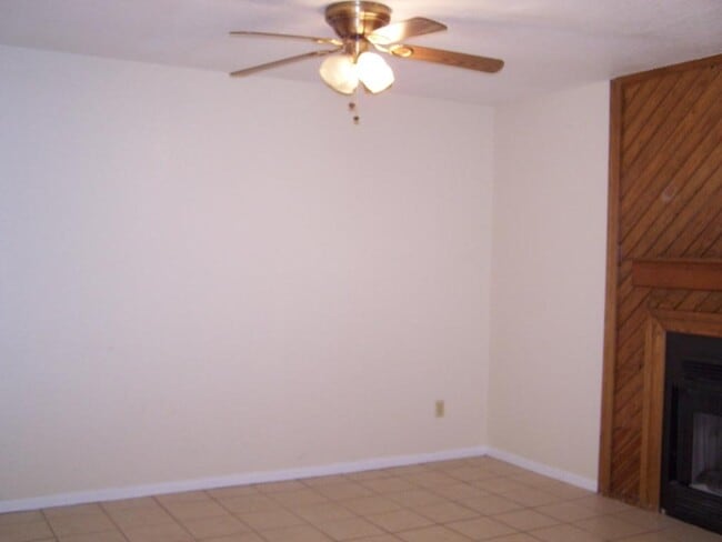 Building Photo - 205 Jason Dr