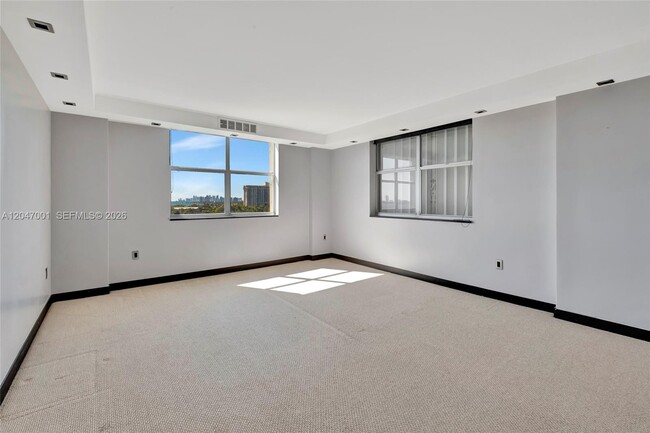 Building Photo - 11111 Biscayne Blvd