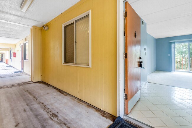 Building Photo - 209 W Miracle Strip Pkwy
