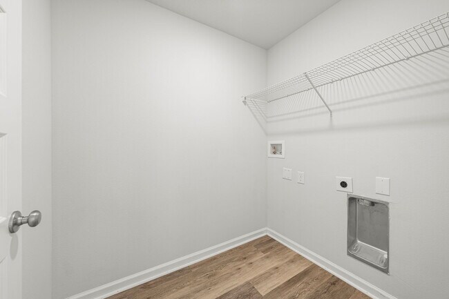 Building Photo - 5832 Viking Wy