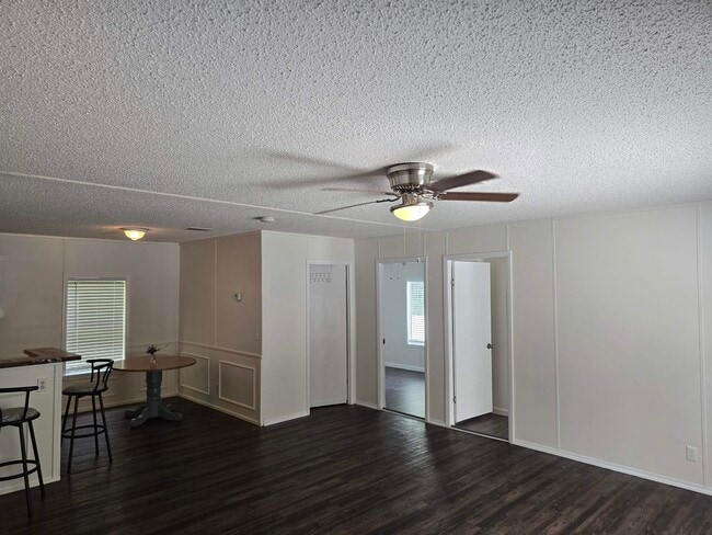 Building Photo - 239 Thompson Cir