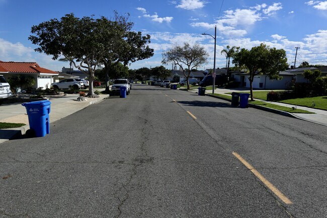 Building Photo - 422 Avenue E