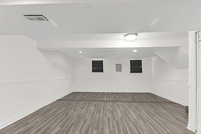 Building Photo - 3252 87th St