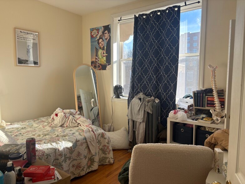 Building Photo - 60 Egmont St