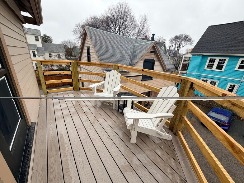 Building Photo - 25 Meacham St