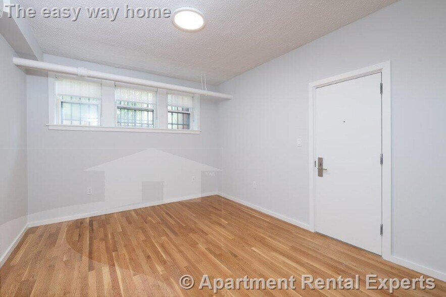 Building Photo - 19 Forest St