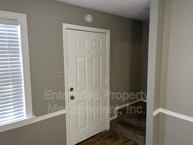 Building Photo - 3727 New Covington Pike