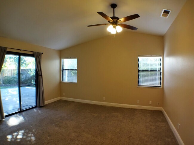 Building Photo - 3008 California Park Dr