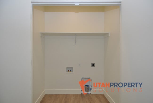 Building Photo - 1559 E Talo Ct